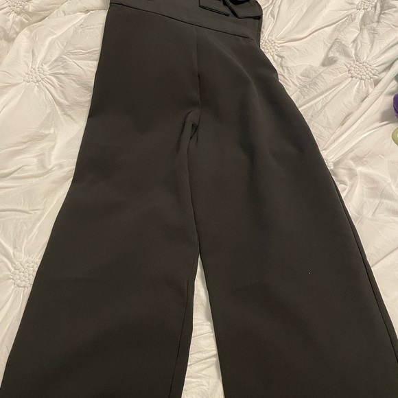 Girls size 8 jumpsuit in black with bow detailing - Picture 2 of 3